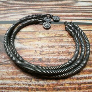 twisted alternate bangle